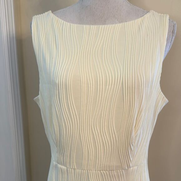 RIHOAS Elegant Cream Sleeveless Dress - Picture 2 of 8